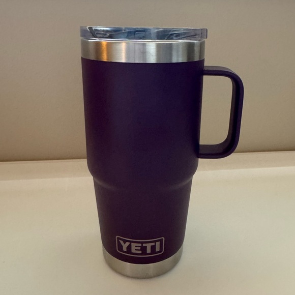 Yeti Other - Yeti Rambler 20 oz Travel Mug with StrongHold Lid